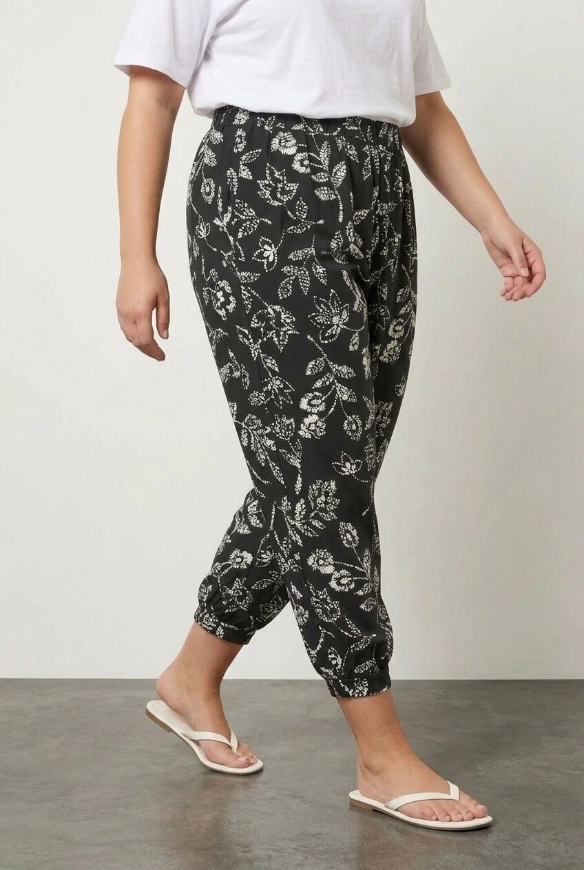 Siyah çiçekli büyük beden kadın jogger pantolon