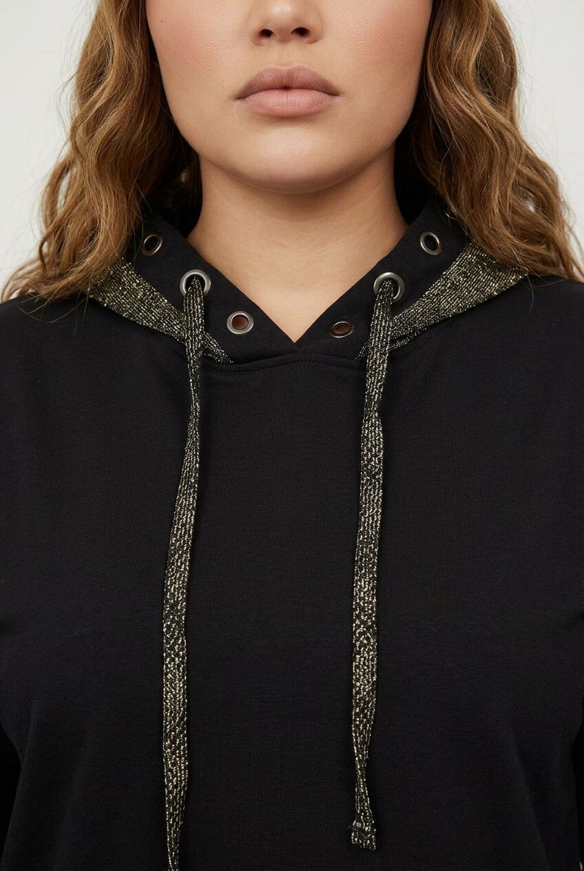 Siyah desenli büyük beden kadın kapüşonlu sweatshirt ön çekim