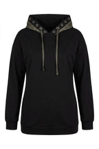 Siyah desenli kapüşonlu büyük beden kadın sweatshirt ön görünüm