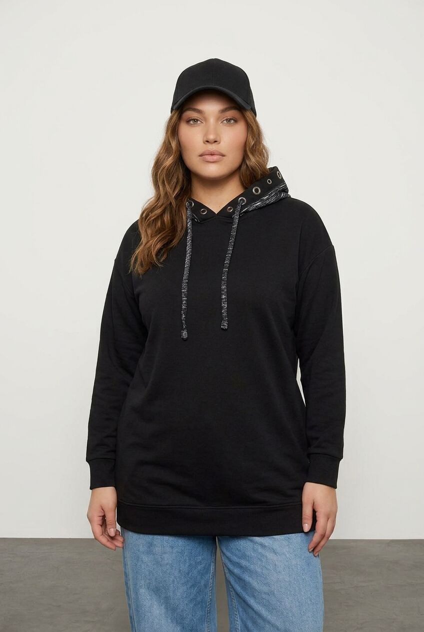 Siyah kapüşonu desenli büyük beden kadın sweatshirt ön çekim