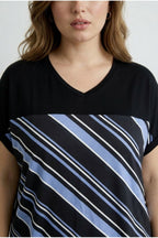 V Yaka Kısa Kollu Çizgili Esnek Kumaşlı T-shirt