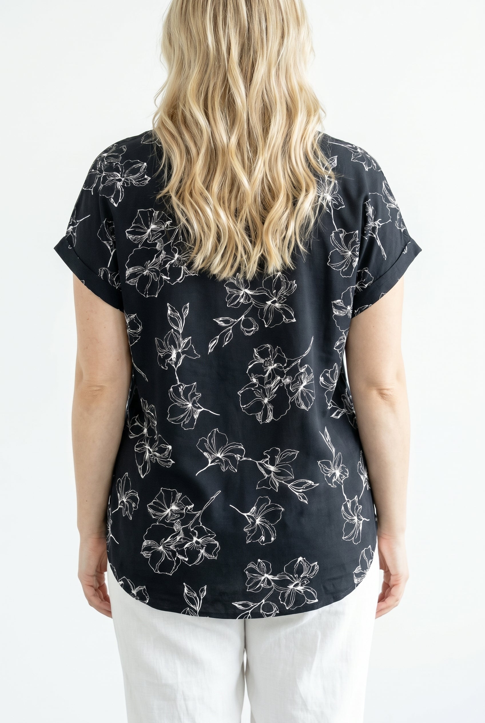Yaka Detaylı Metalik Baskılı T-shirt