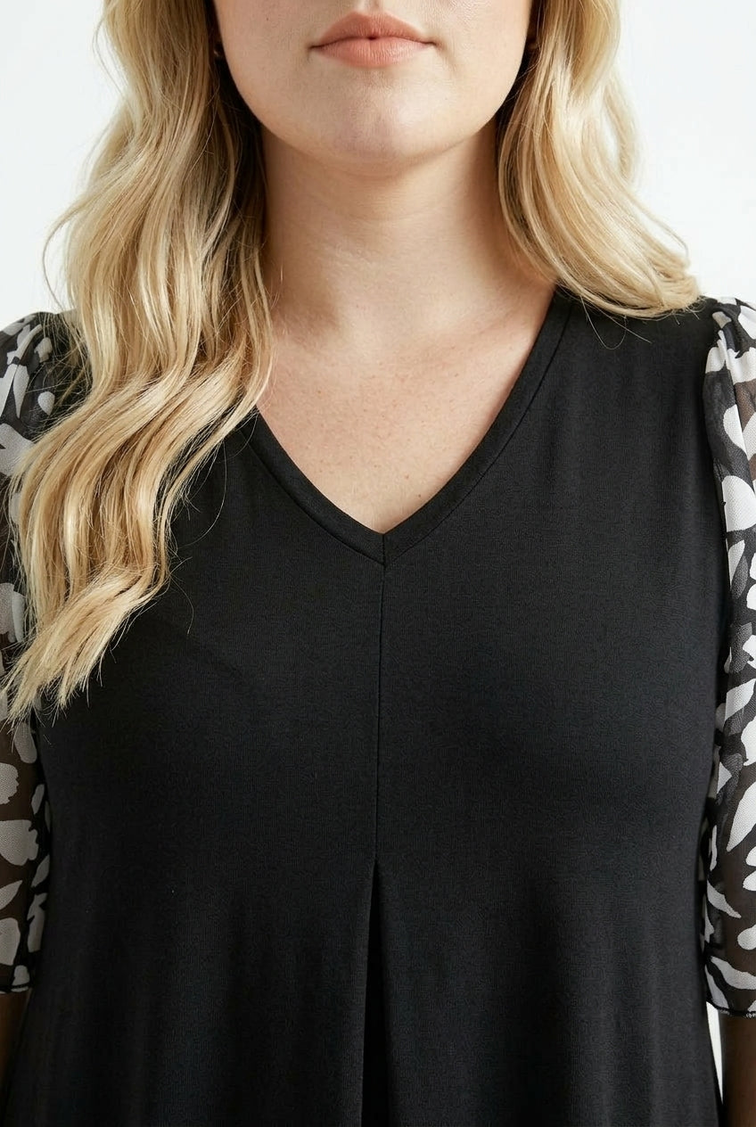 Kolları Tül Detaylı Pileli T-shirt