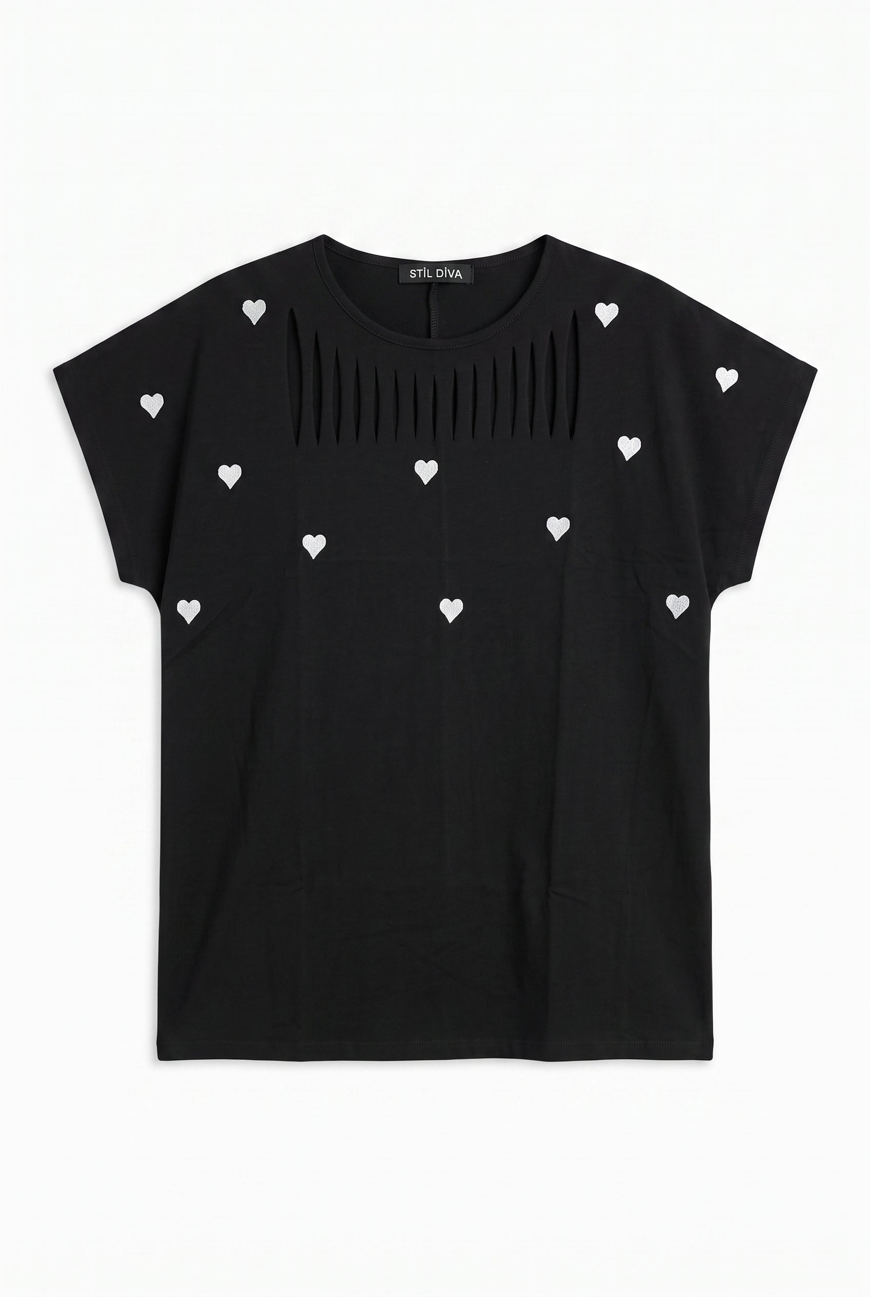 Kalp Nakışlı Kesik Detaylı T-shirt