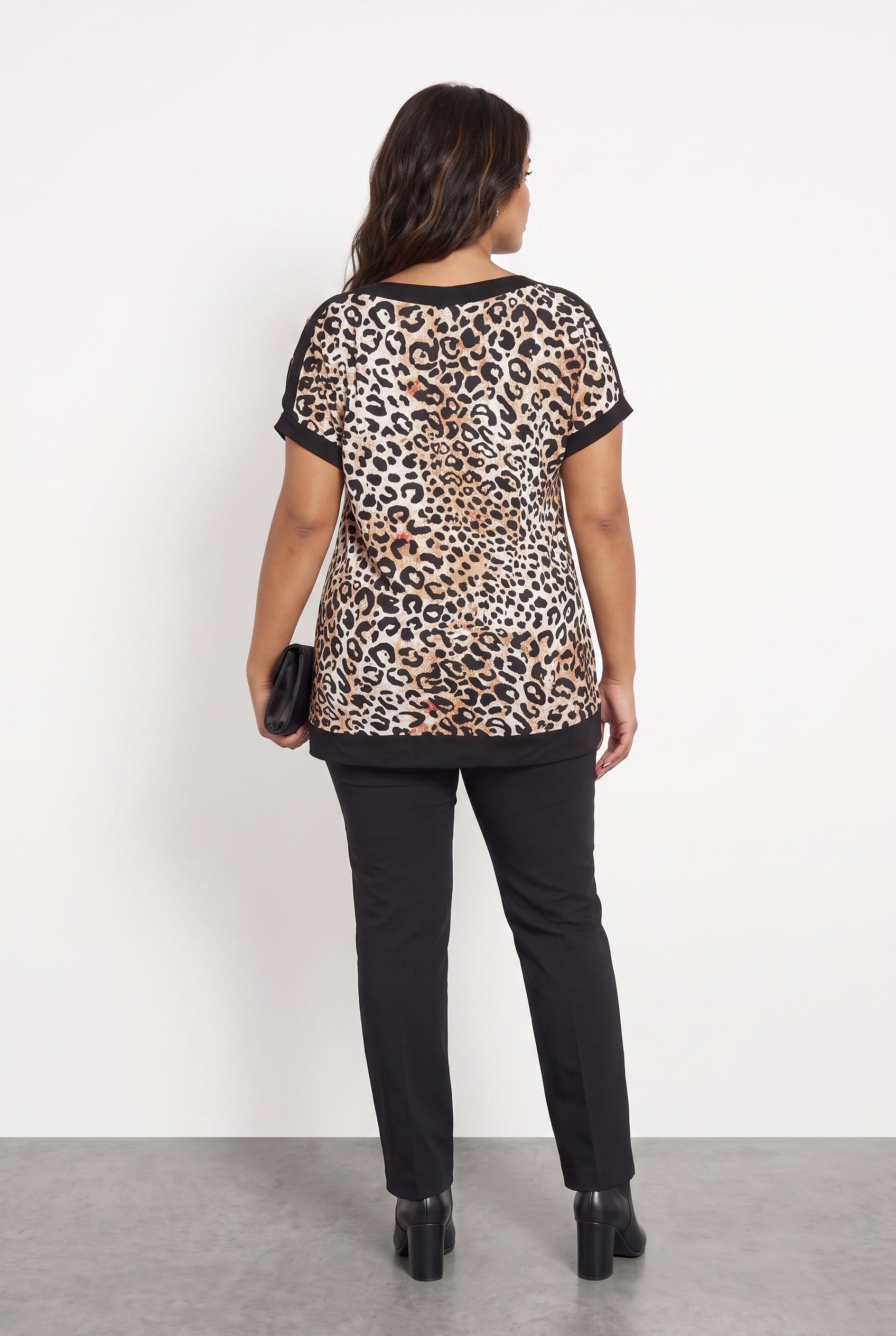 Kuşgözü Detaylı Leopar Bluz