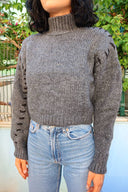 Omzu Dikiş Detaylı Boğazlı Triko Kazak A-081