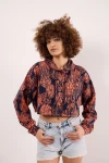 Oversize Uzun Kolları Lastikli Kapüşonlu Desenli Crop Kesim Sweatshirt