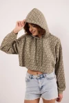 Oversize Uzun Kolları Lastikli Kapüşonlu Desenli Crop Kesim Sweatshirt