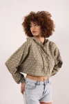 Oversize Uzun Kolları Lastikli Kapüşonlu Desenli Crop Kesim Sweatshirt